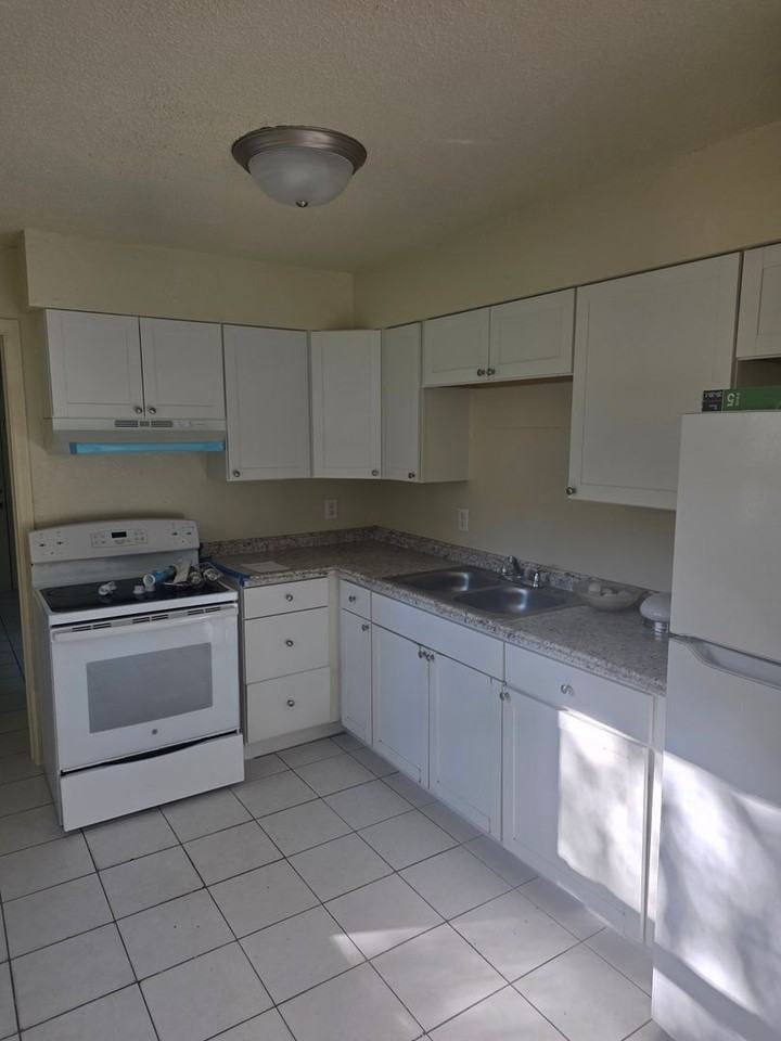 5622 7th Street Ct E - Photo 6 of 10