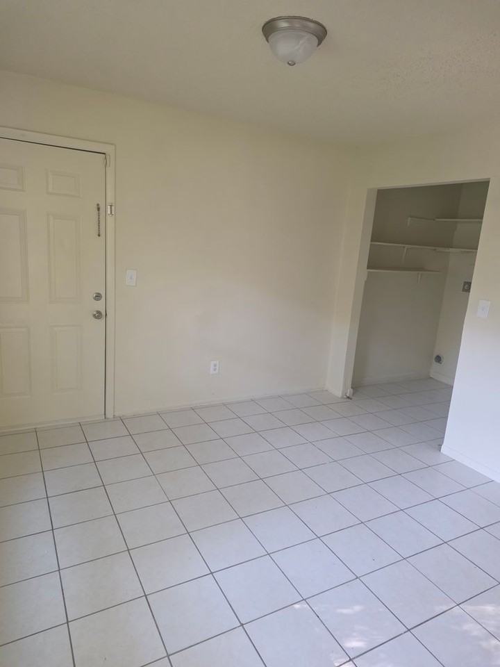 5622 7th Street Ct E - Photo 7 of 10