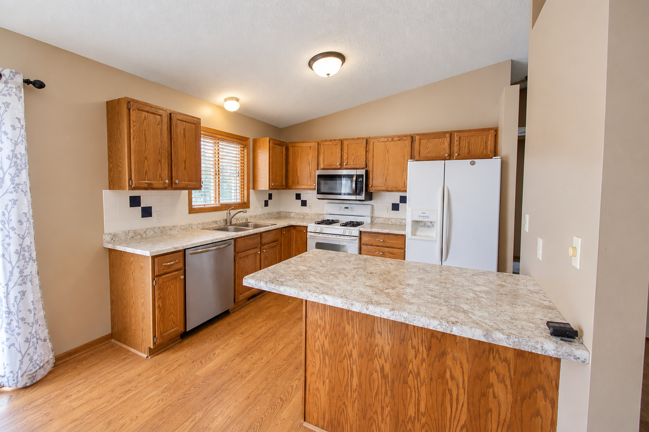 2402 60th St Nw - Photo 2 of 31