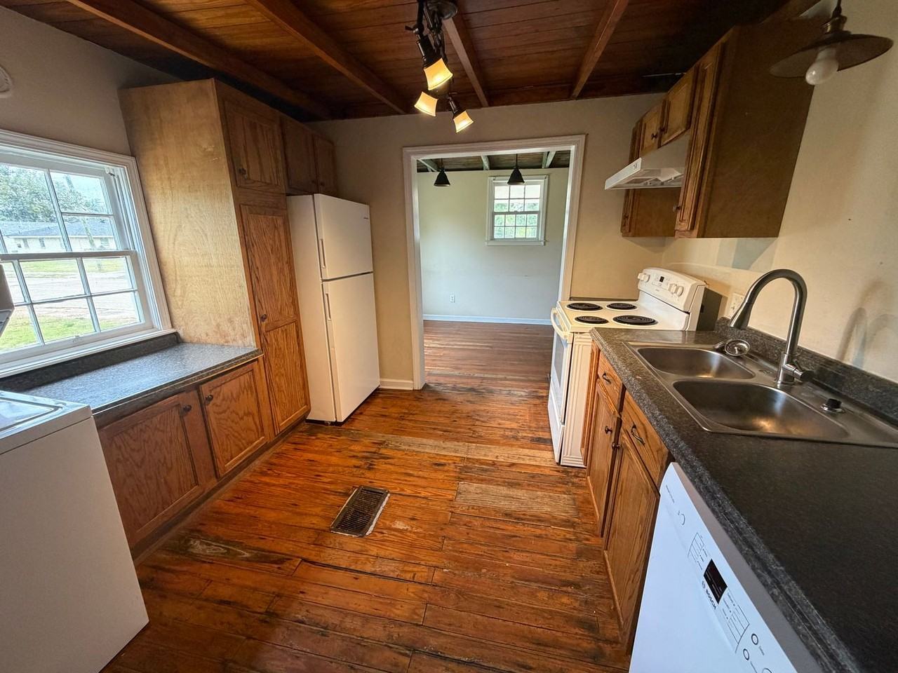 340 Kirkman St - Photo 3 of 8