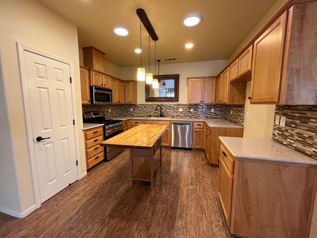 2139 W Clare Ave - Photo 4 of 12