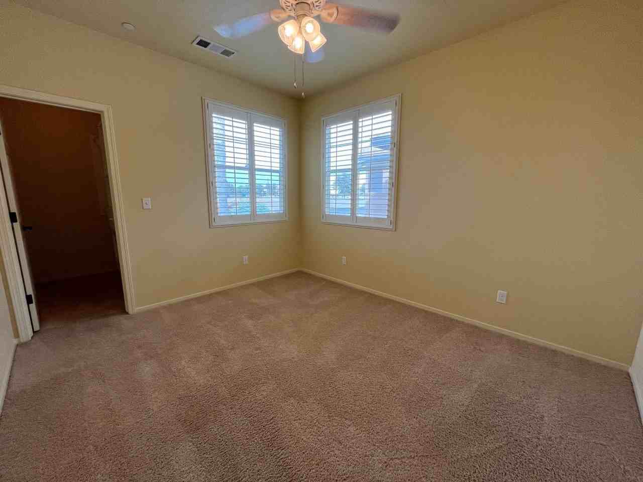 2139 W Clare Ave - Photo 5 of 12