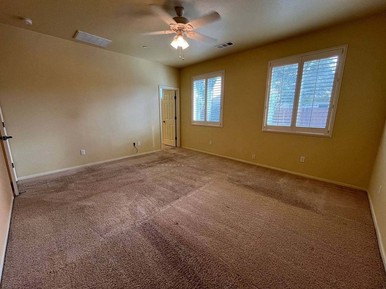 2139 W Clare Ave - Photo 7 of 12