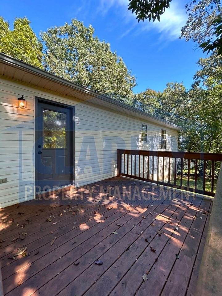 136 Belleview Dr Se - Photo 3 of 21