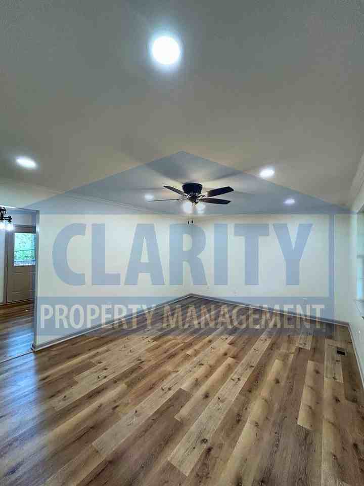 136 Belleview Dr Se - Photo 4 of 21