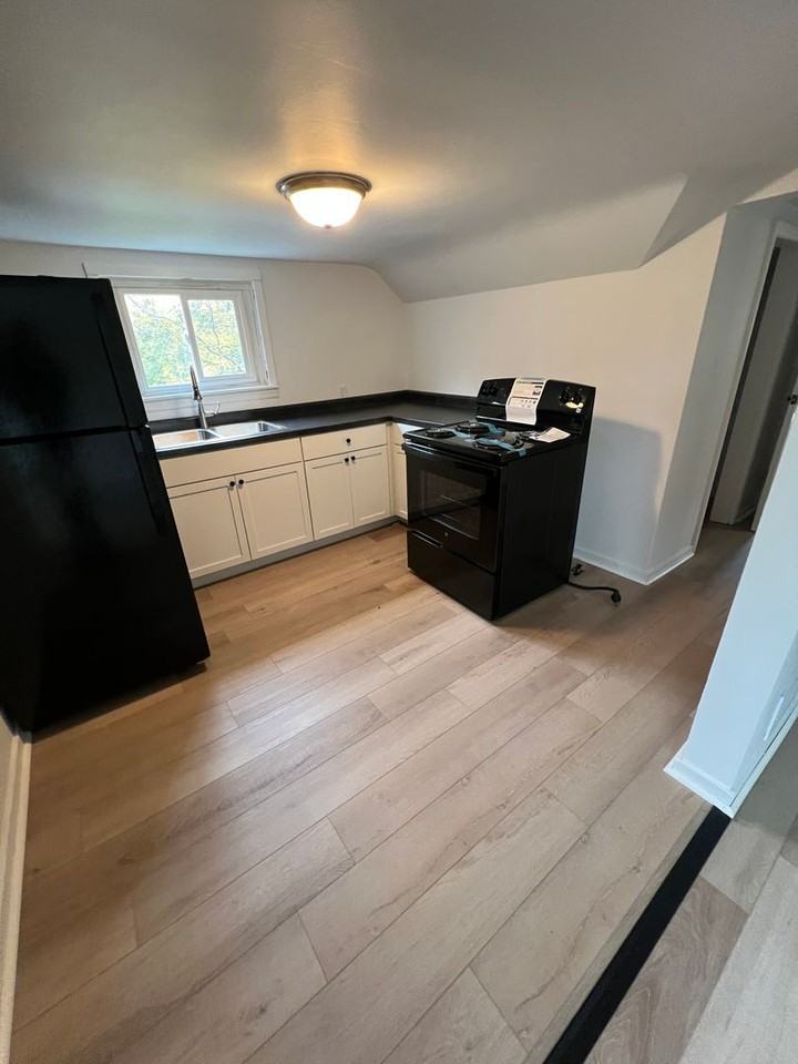 129 William St - Photo 3 of 10