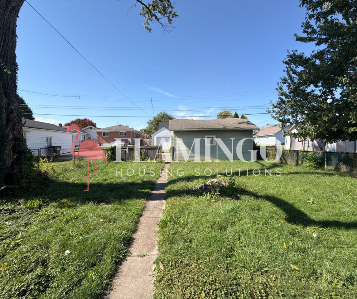 2645 Wayland Ave - Photo 4 of 12