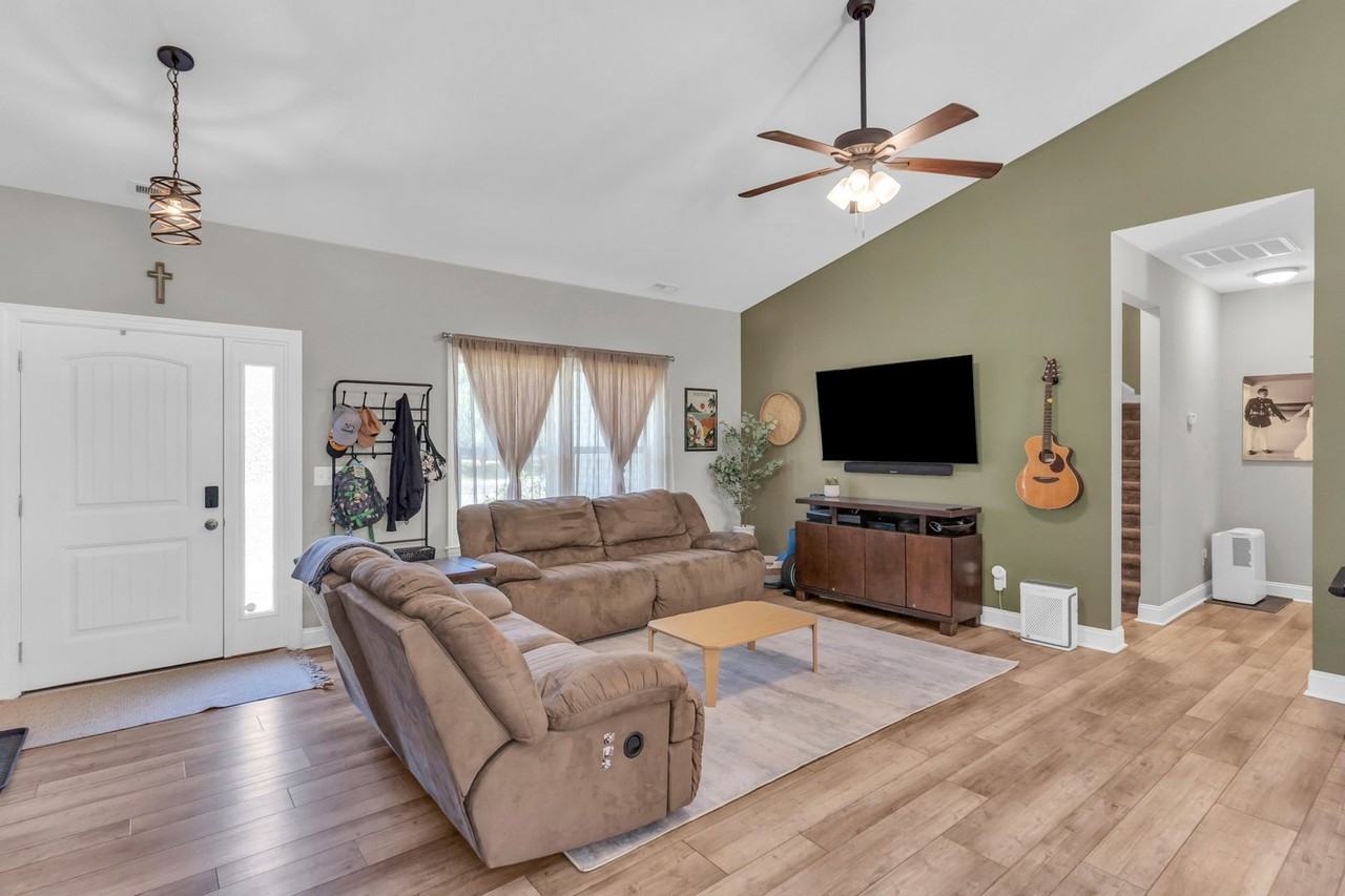 205 Gold Coast Dr - Photo 5 of 17