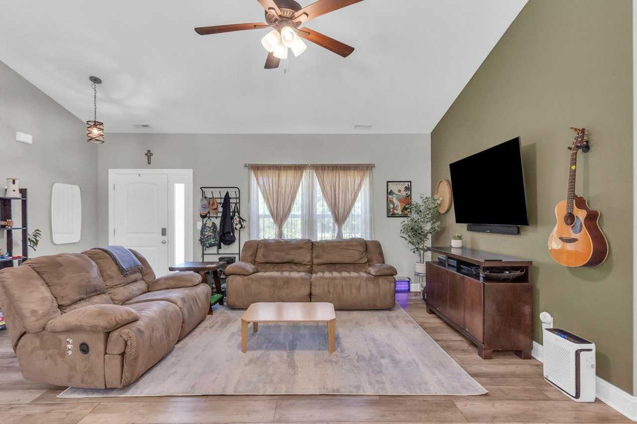 205 Gold Coast Dr - Photo 6 of 17