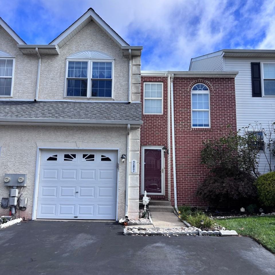207 Hampshire Dr