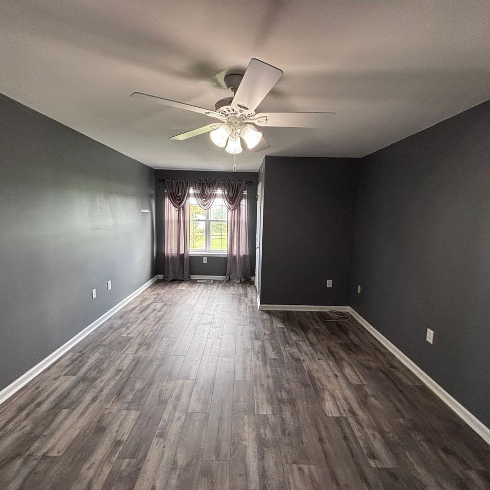 207 Hampshire Dr - Photo 4 of 50