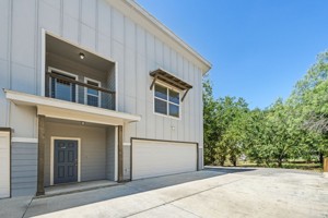 featured image of 934 Country Club Dr #B