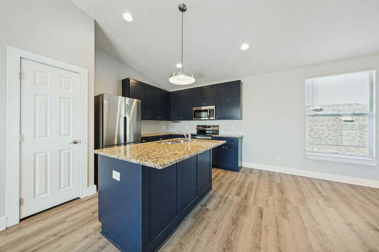 934 Country Club Dr #B - Photo 2 of 12