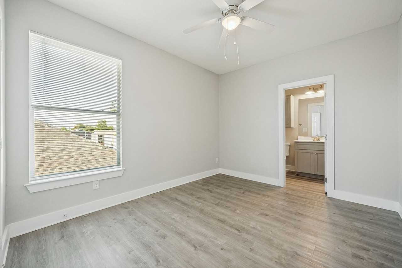 934 Country Club Dr #B - Photo 6 of 12