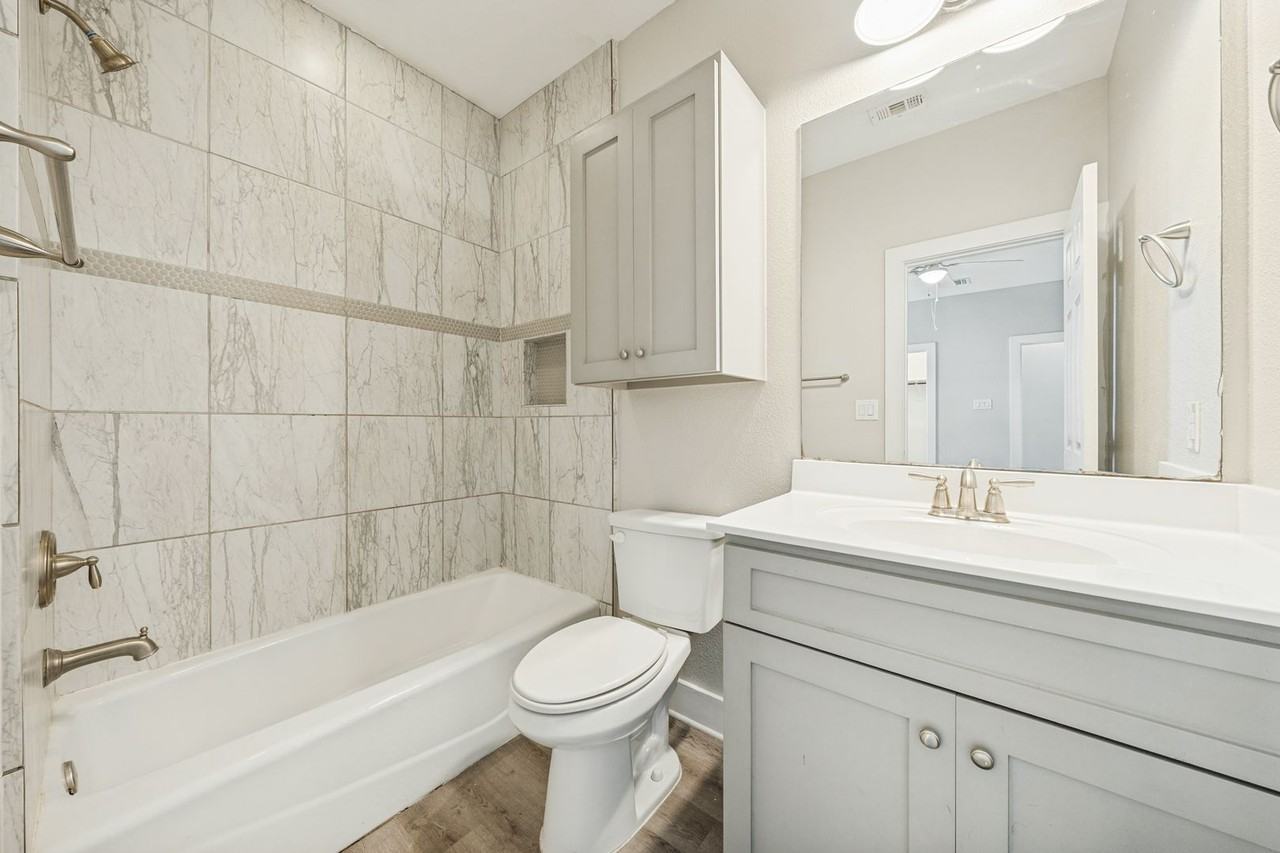 934 Country Club Dr #B - Photo 7 of 12