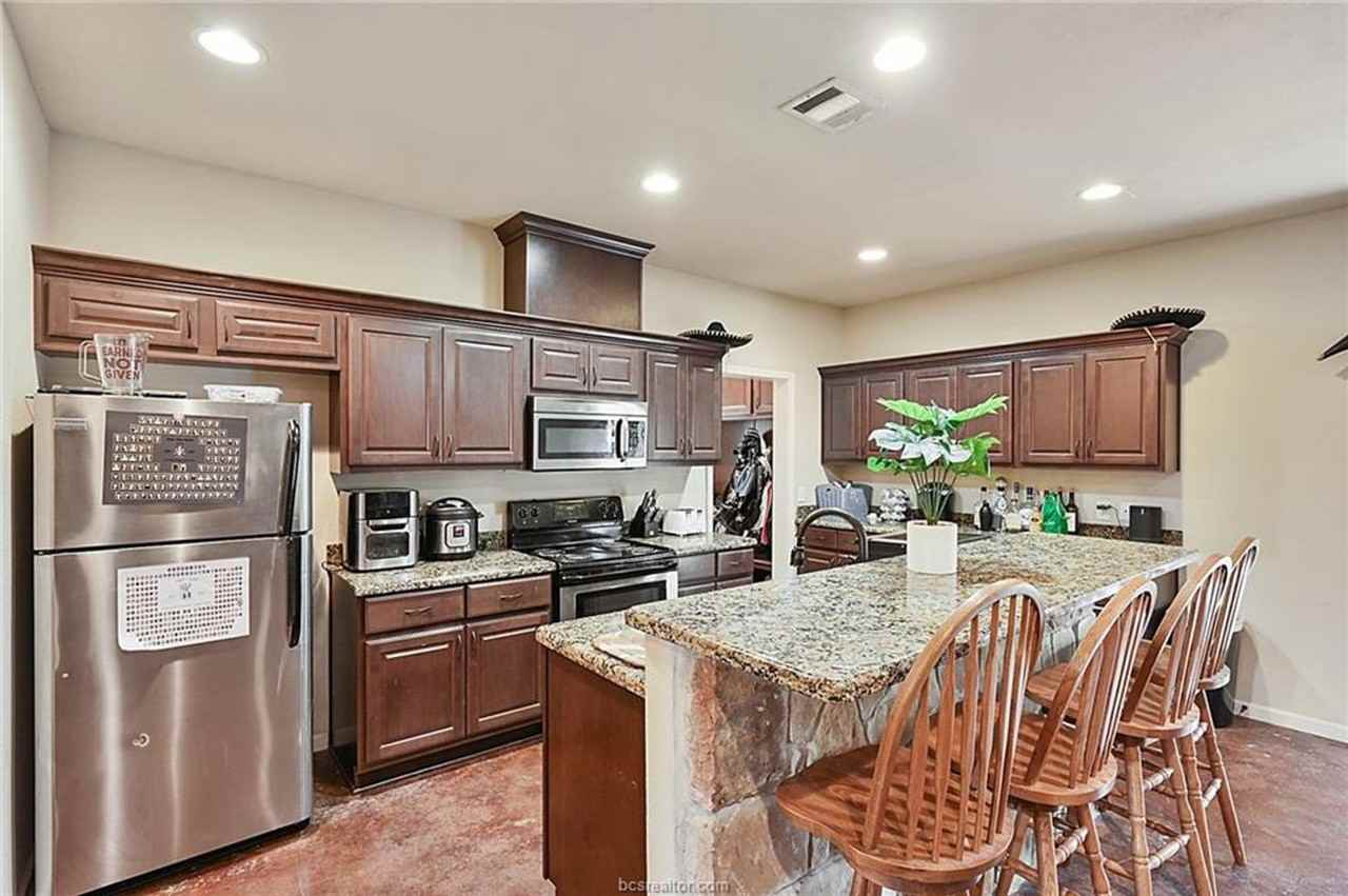 4401 Nagle St - Photo 3 of 11