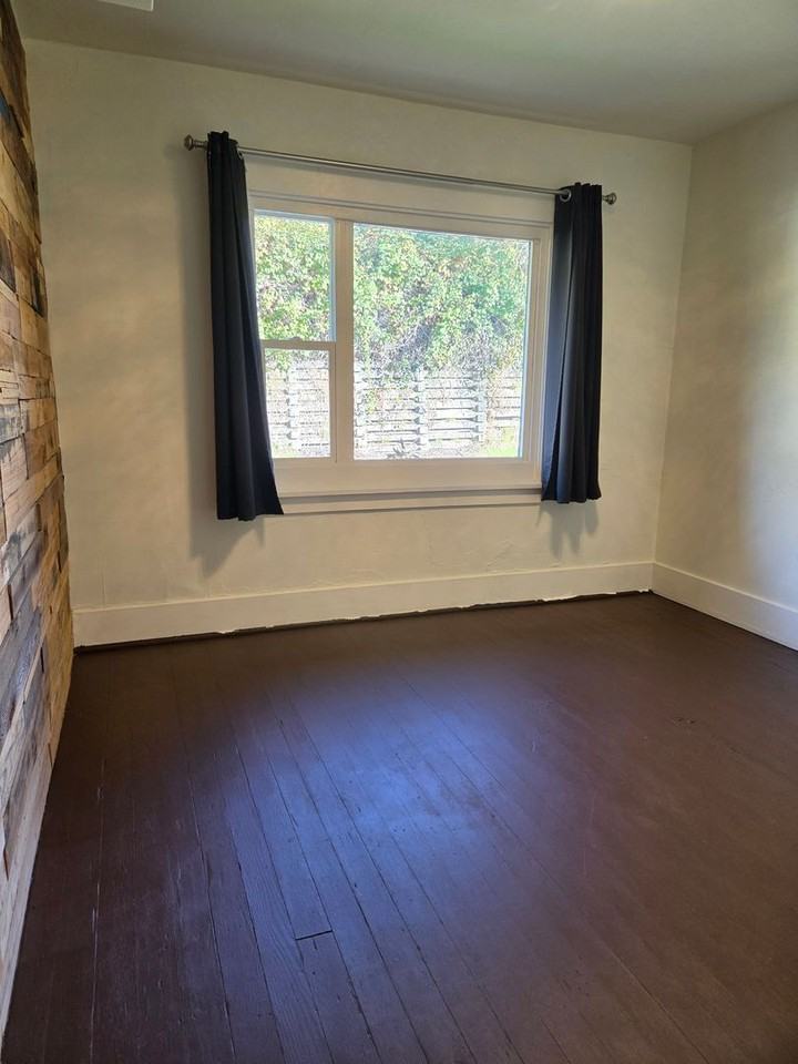 2029 Lincoln St - Photo 5 of 13