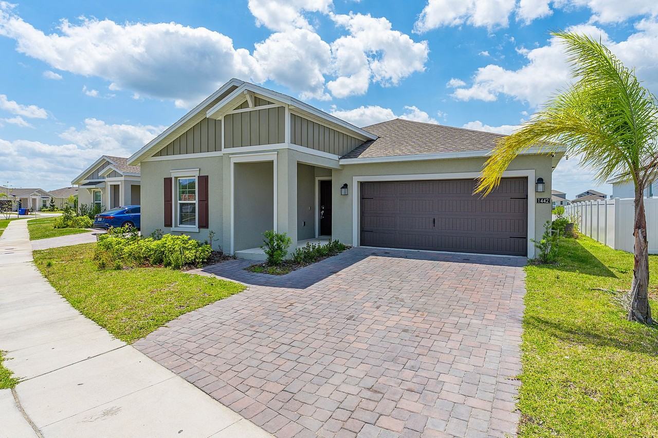 1442 Brentwood Dr - Photo 4 of 24