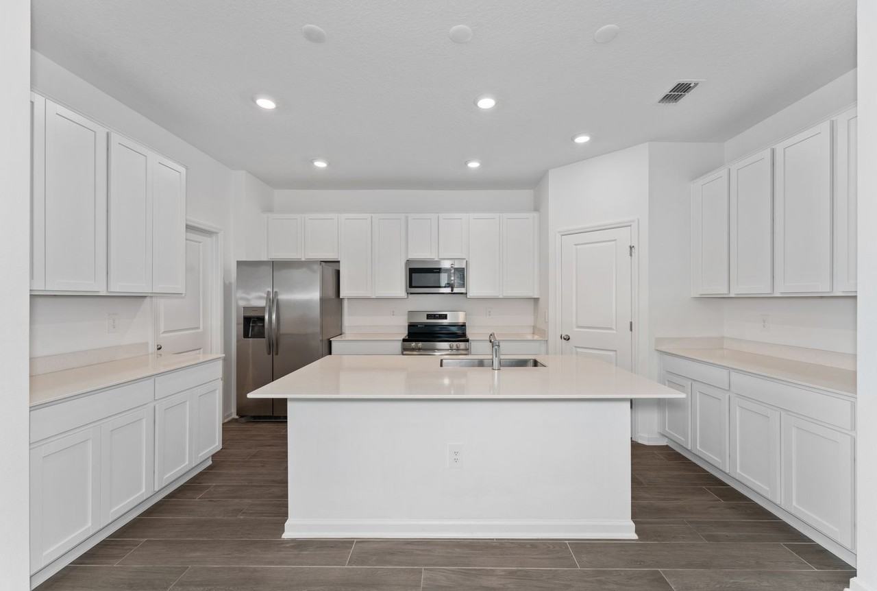 1442 Brentwood Dr - Photo 6 of 24