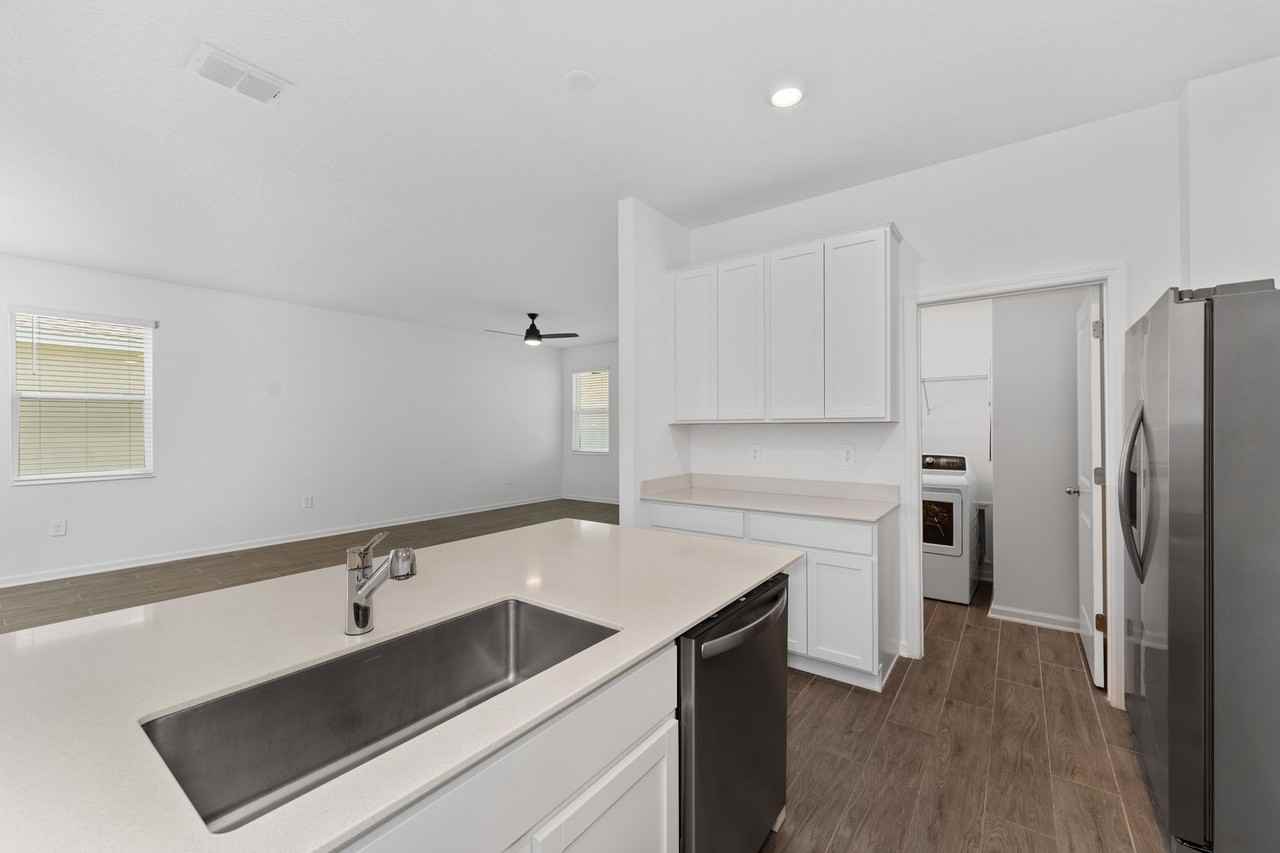 1442 Brentwood Dr - Photo 7 of 24