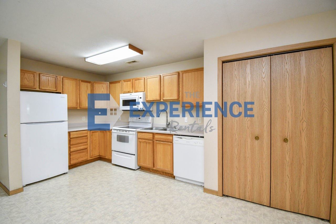1414 E Redwood Blvd - Photo 3 of 29