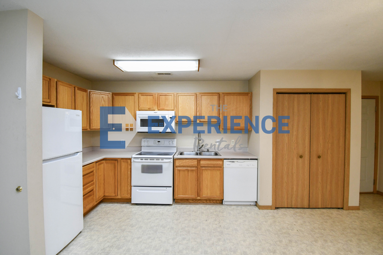 1414 E Redwood Blvd - Photo 5 of 29