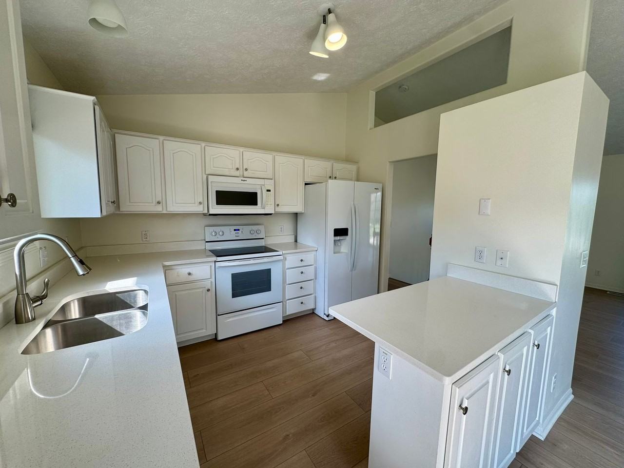 10606 S 17th St - Photo 6 of 45