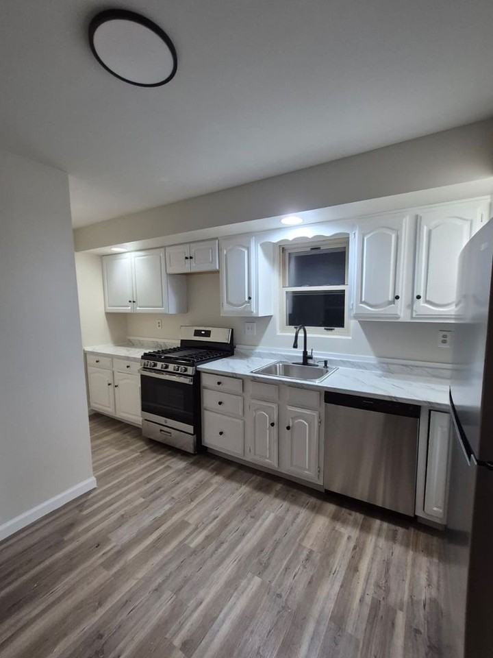 519 Kilbourne St - Photo 7 of 37
