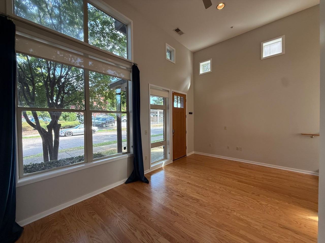 836 E 8th St - Photo 2 of 18