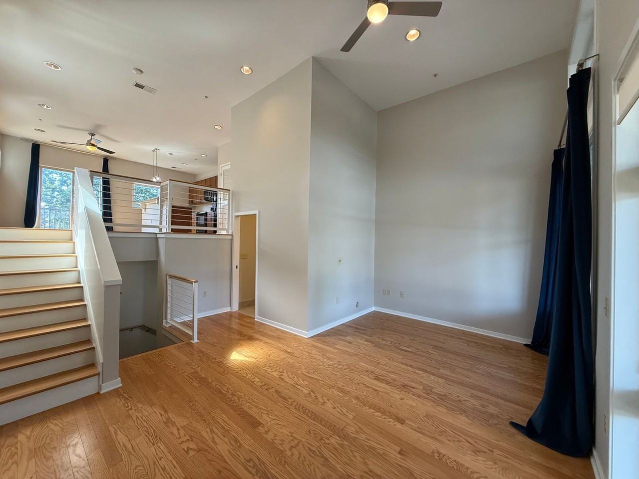 836 E 8th St - Photo 3 of 18