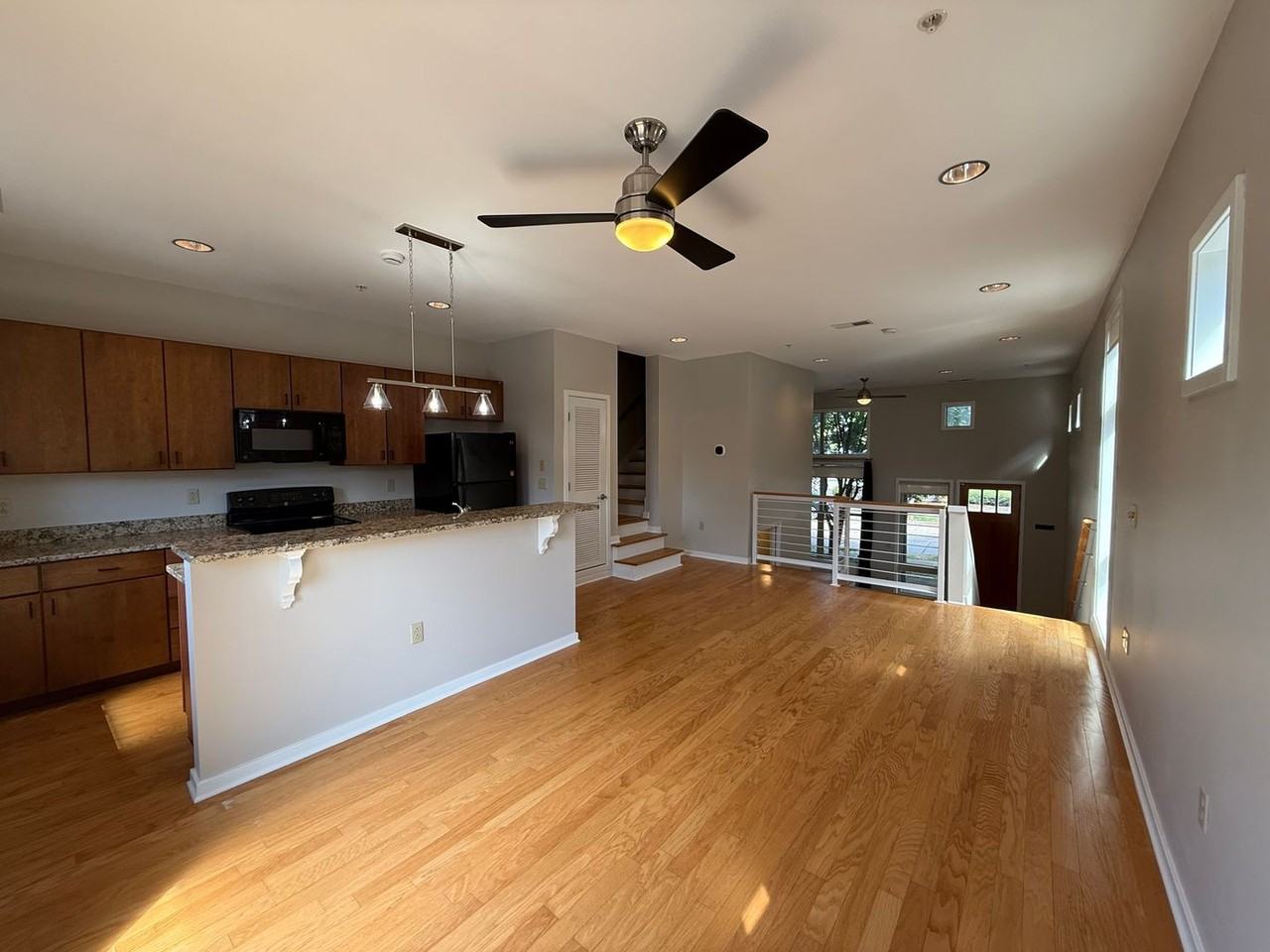 836 E 8th St - Photo 6 of 18