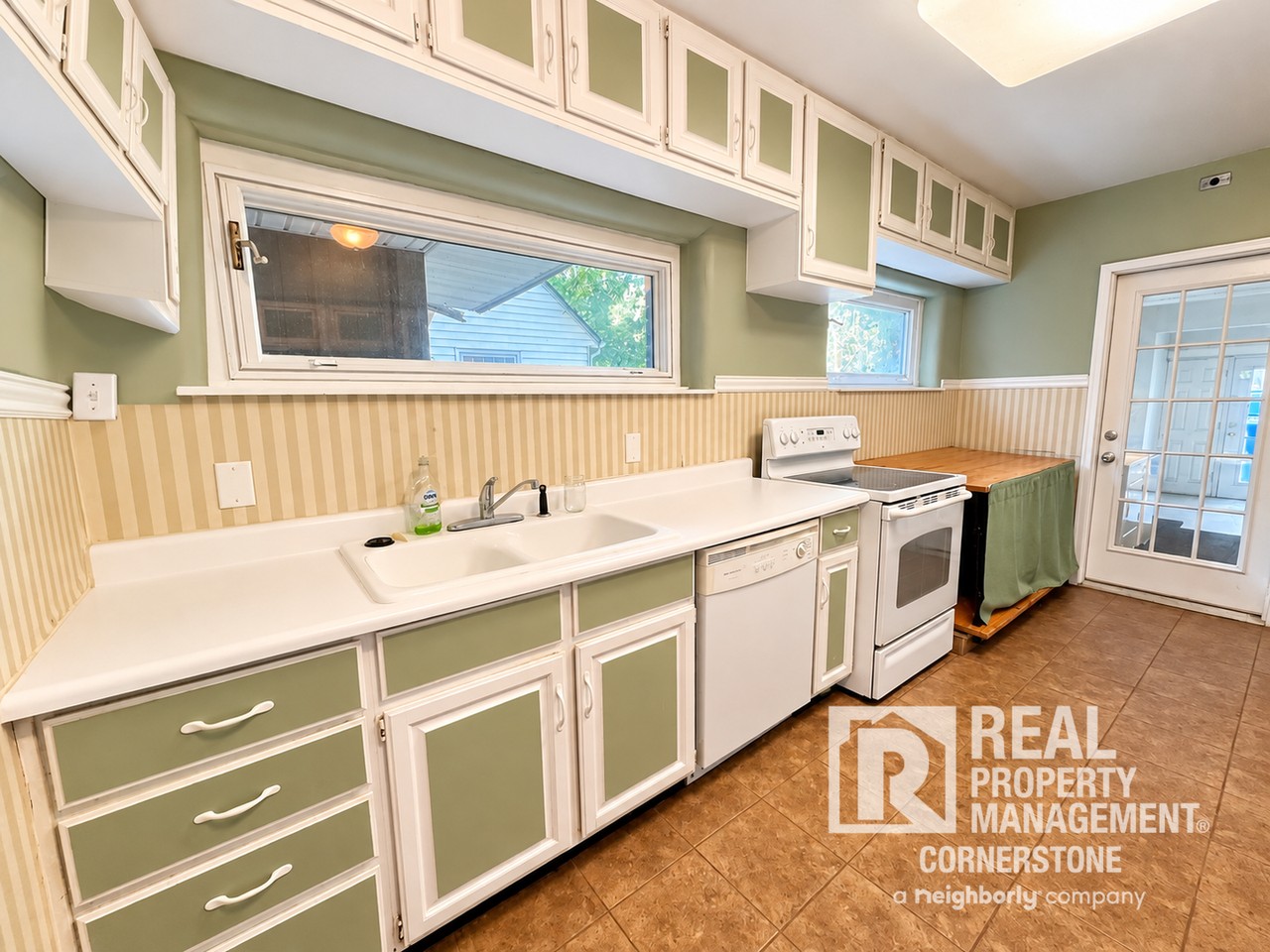 720 Ashley Drive - Photo 2 of 36