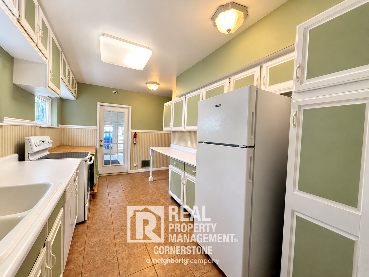 720 Ashley Drive - Photo 4 of 36