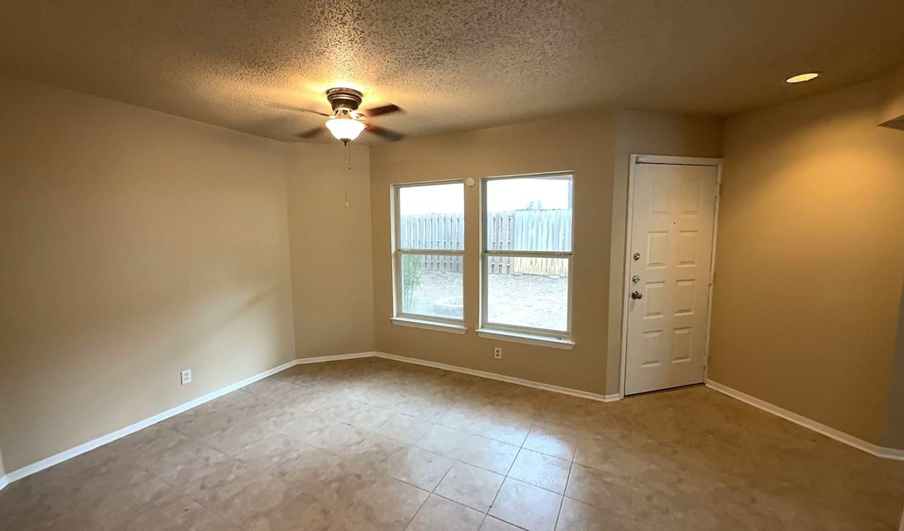 6622 Country Field Dr - Photo 3 of 14