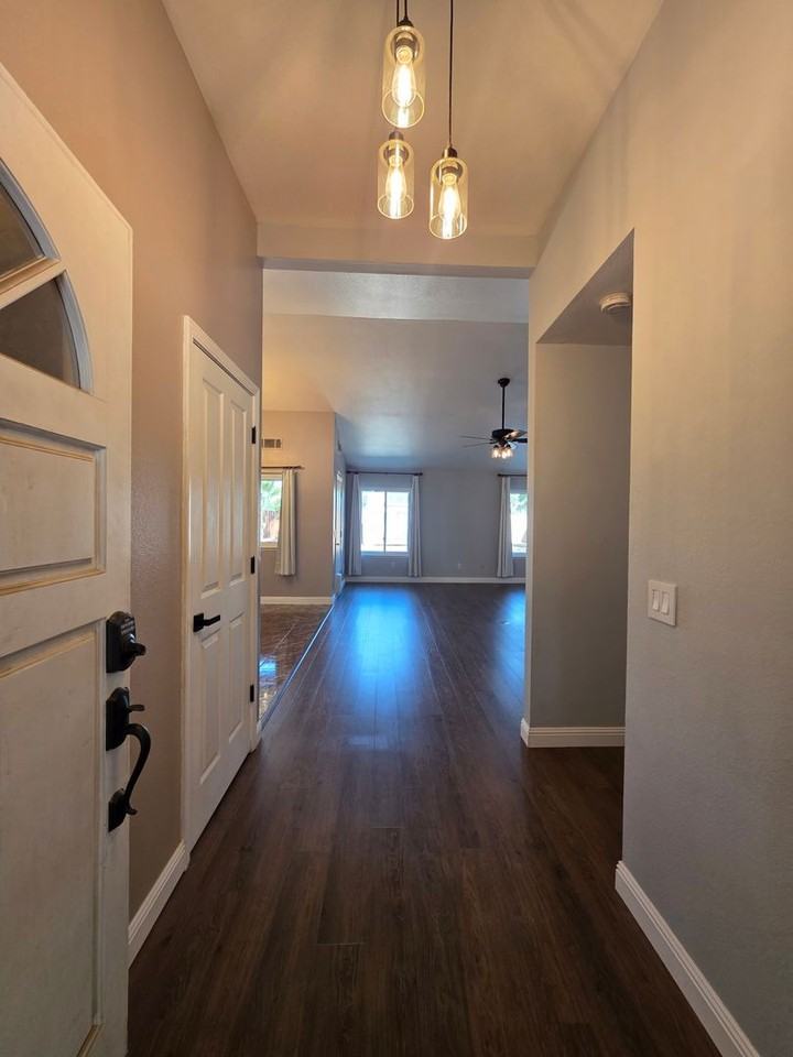 1550 E Vine Ct - Photo 2 of 23
