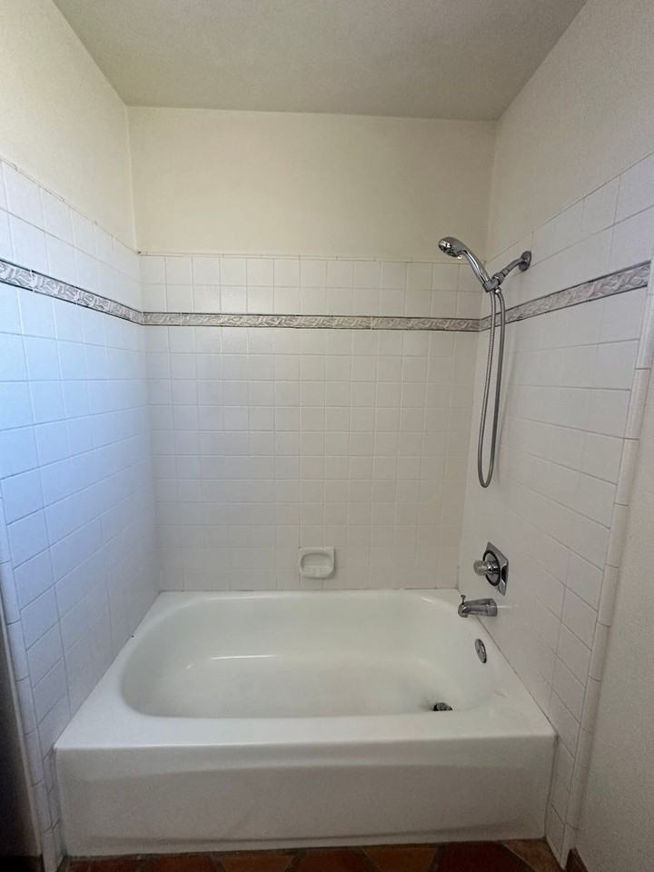 1908 E College Ave - Photo 5 of 9