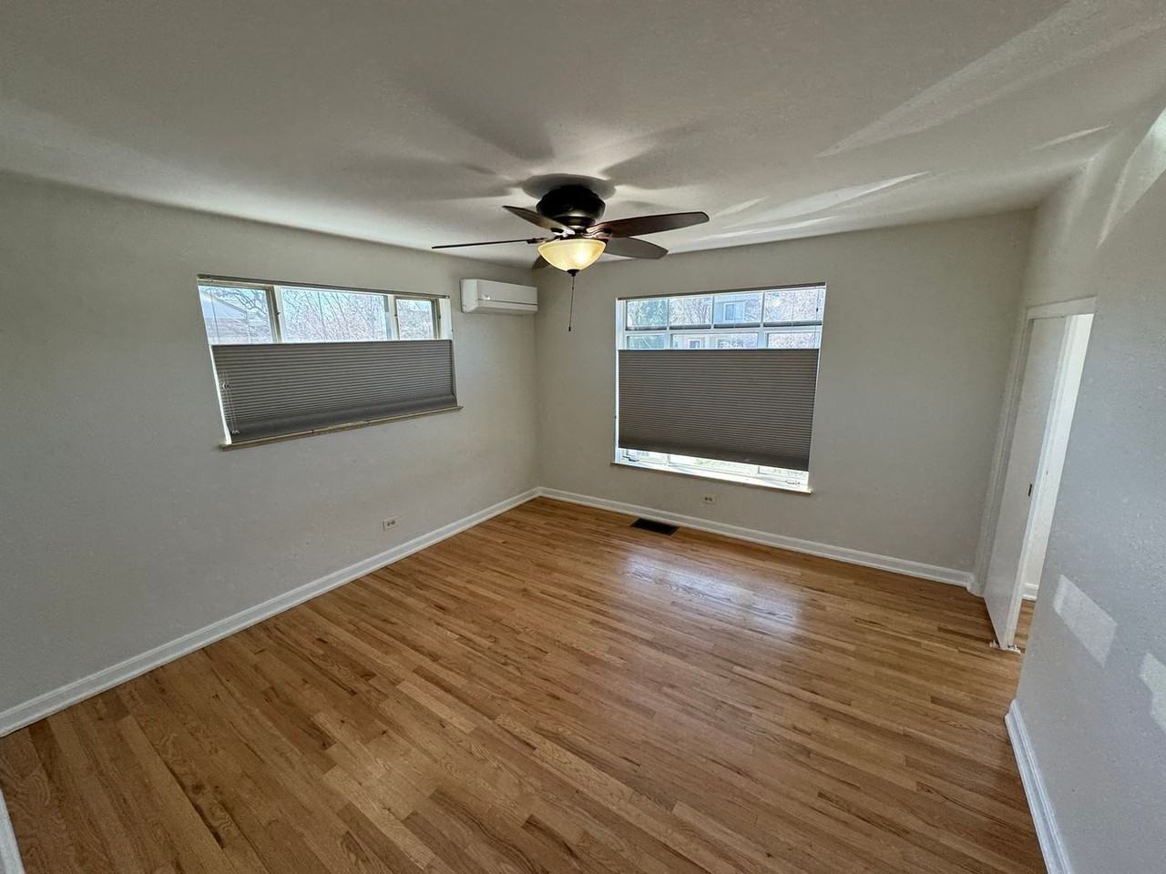 5098 Newton St - Photo 5 of 12
