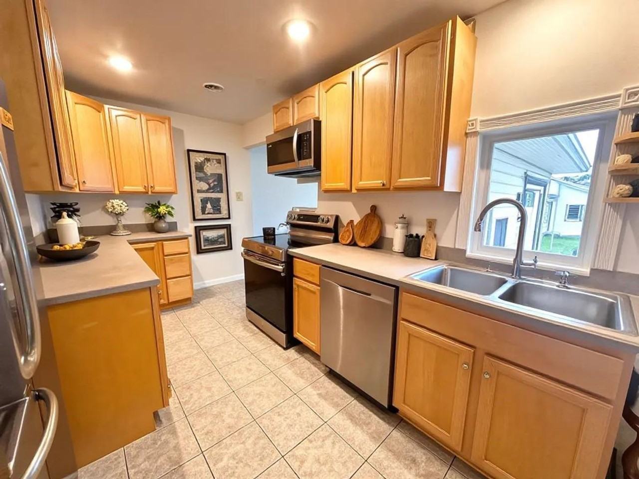 300 N Highland Ave - Photo 5 of 28