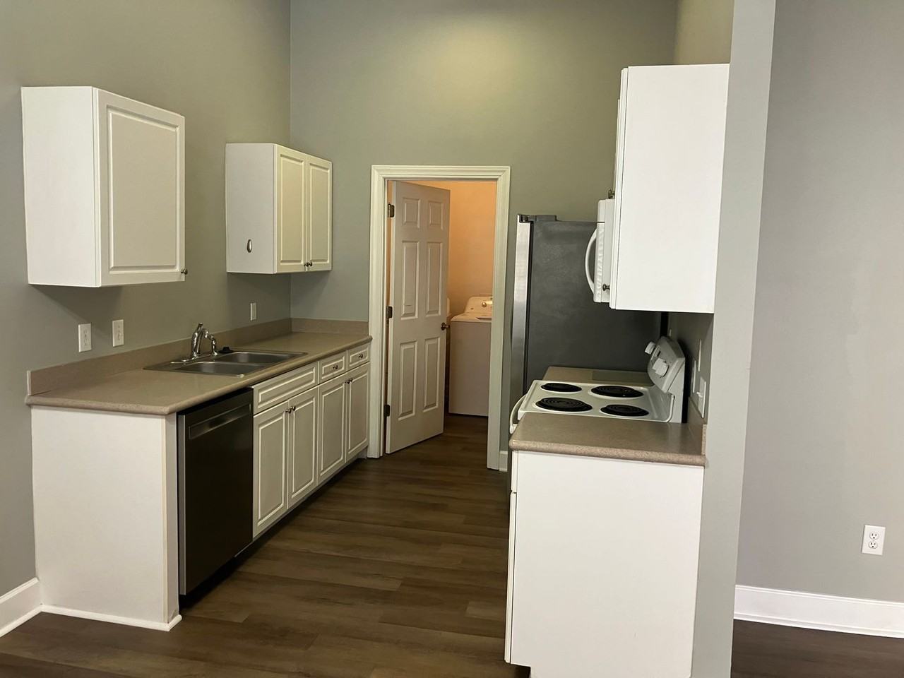 83 Summerfield Ct - Photo 2 of 19
