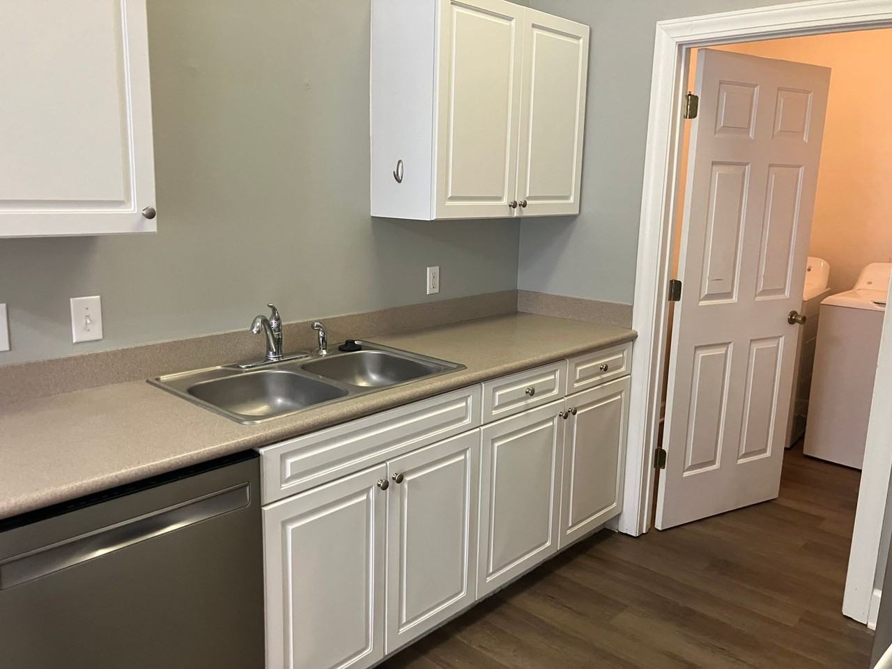 83 Summerfield Ct - Photo 4 of 19