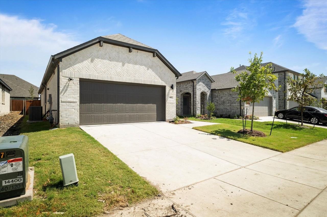 602 Cottagewood Dr - Photo 2 of 21
