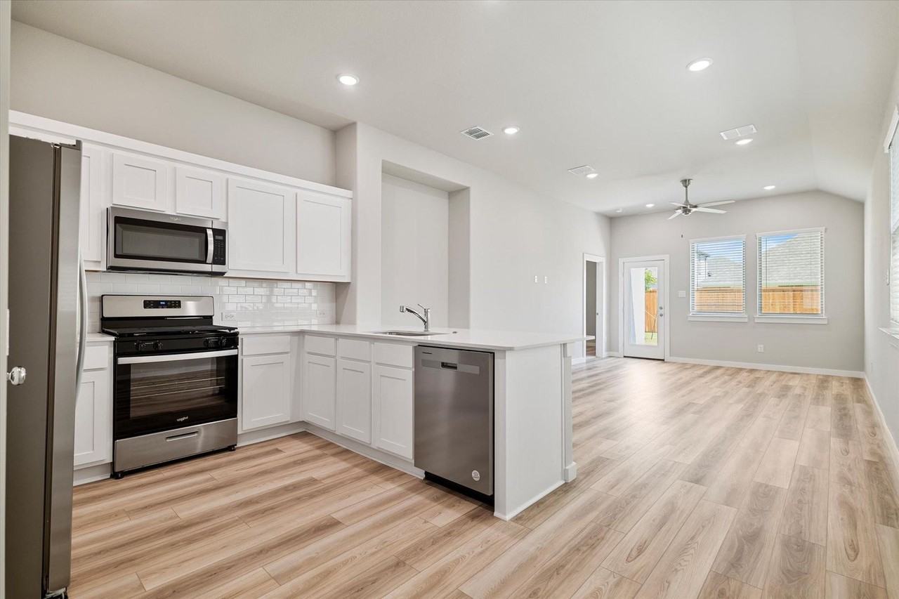 602 Cottagewood Dr - Photo 6 of 21