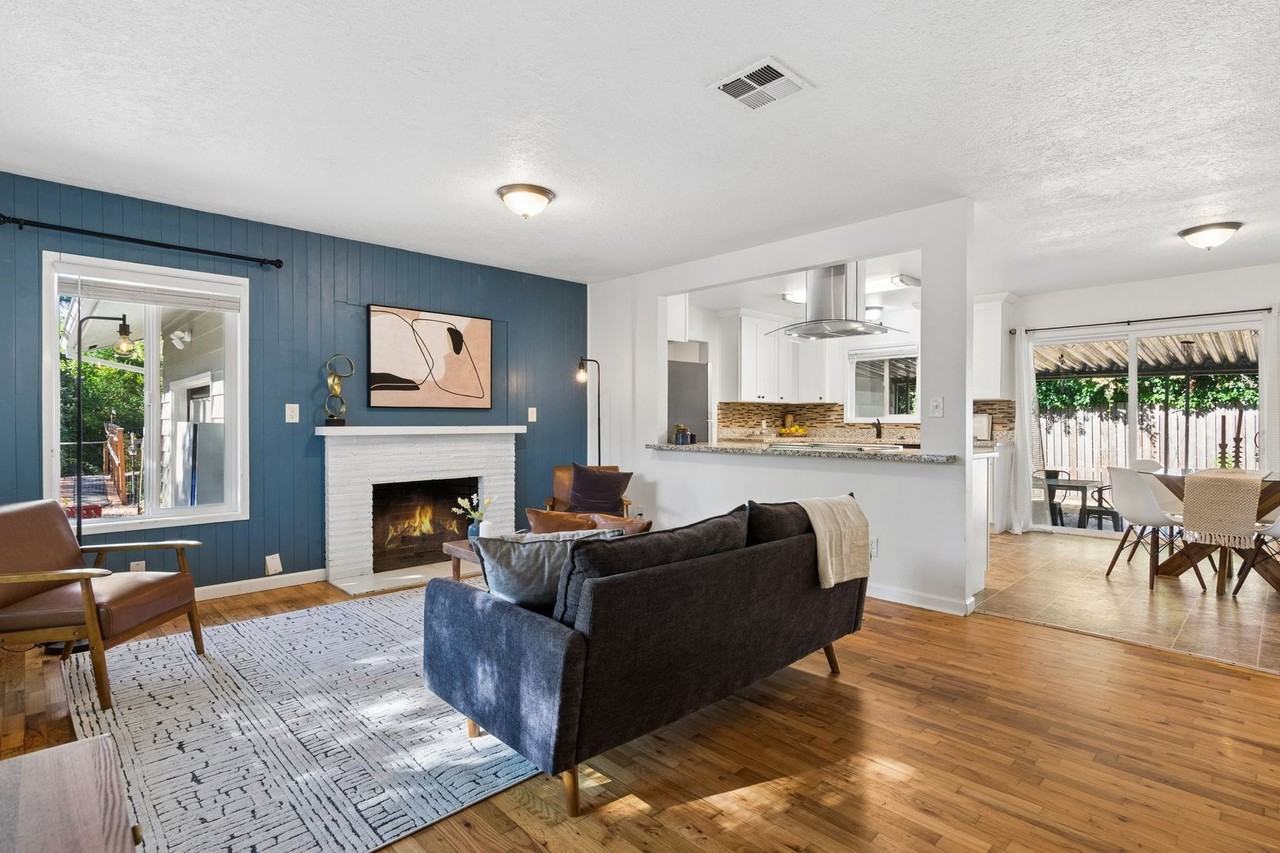 11945 Sw 95th Ave - Photo 3 of 19