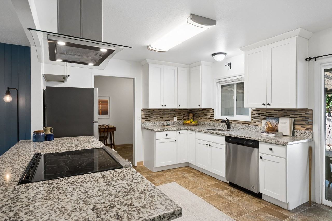 11945 Sw 95th Ave - Photo 7 of 19