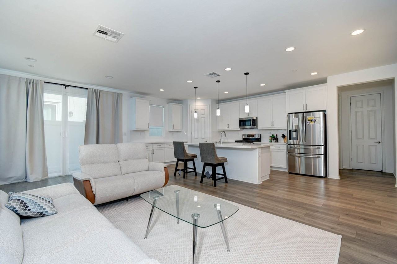 24064 Ashton Rd - Photo 2 of 33
