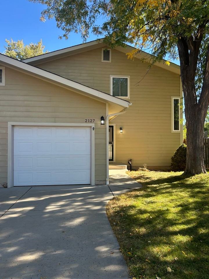 2127 Broadmoor Road Cir - Photo 2 of 29