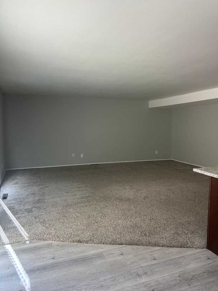 2127 Broadmoor Road Cir - Photo 5 of 29