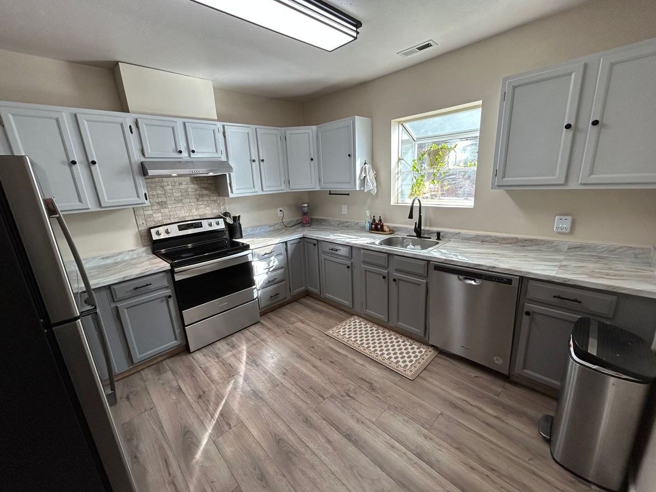 218 E Collins St - Photo 2 of 10