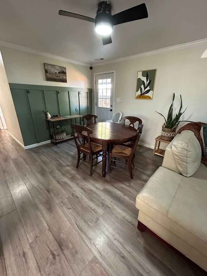 218 E Collins St - Photo 4 of 10