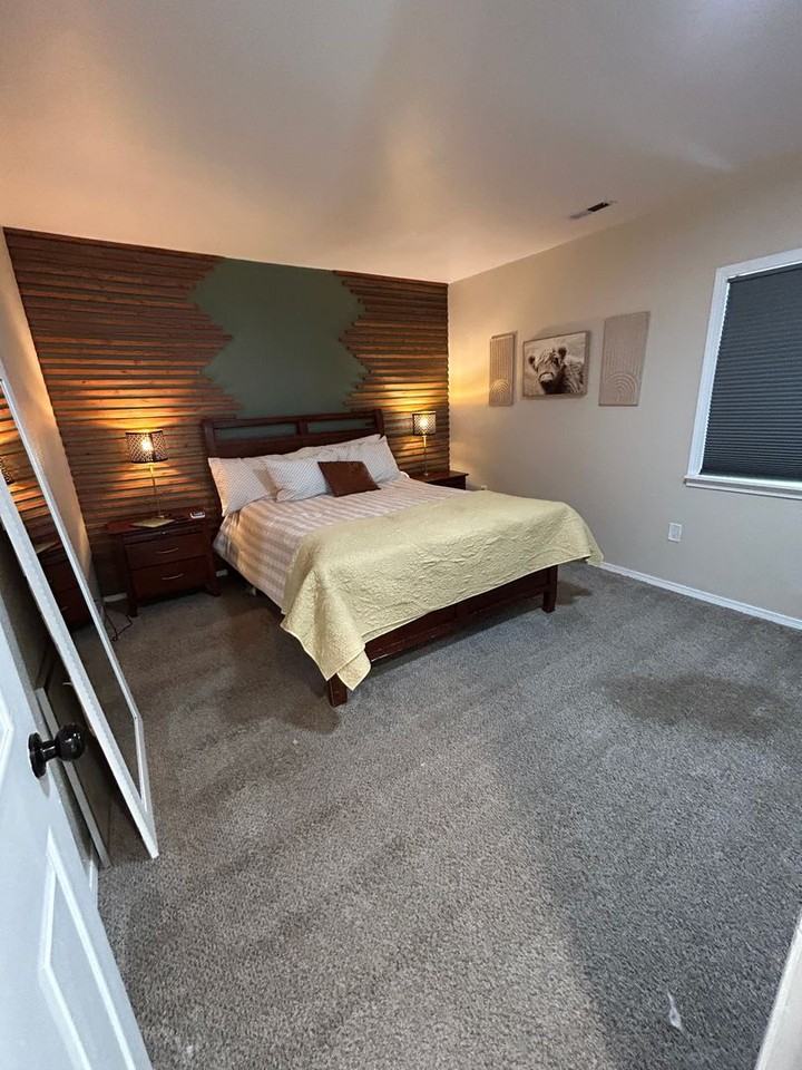 218 E Collins St - Photo 5 of 10